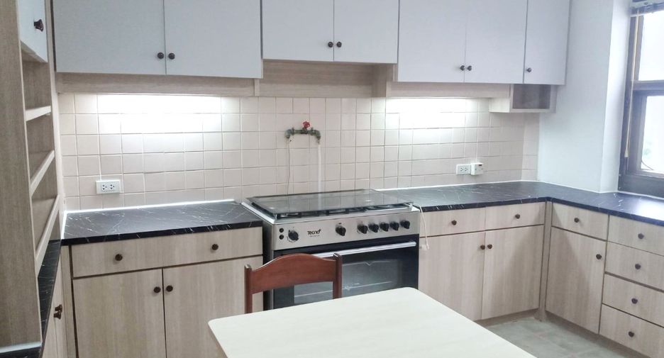 Condo en alquiler de 3 habitaciones en Watthana, Bangkok