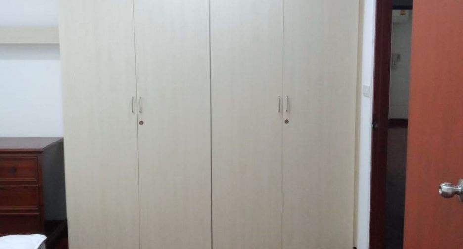Condo en alquiler de 3 habitaciones en Watthana, Bangkok