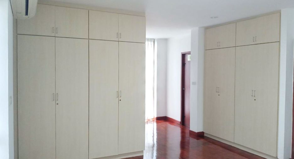 Condo en alquiler de 3 habitaciones en Watthana, Bangkok