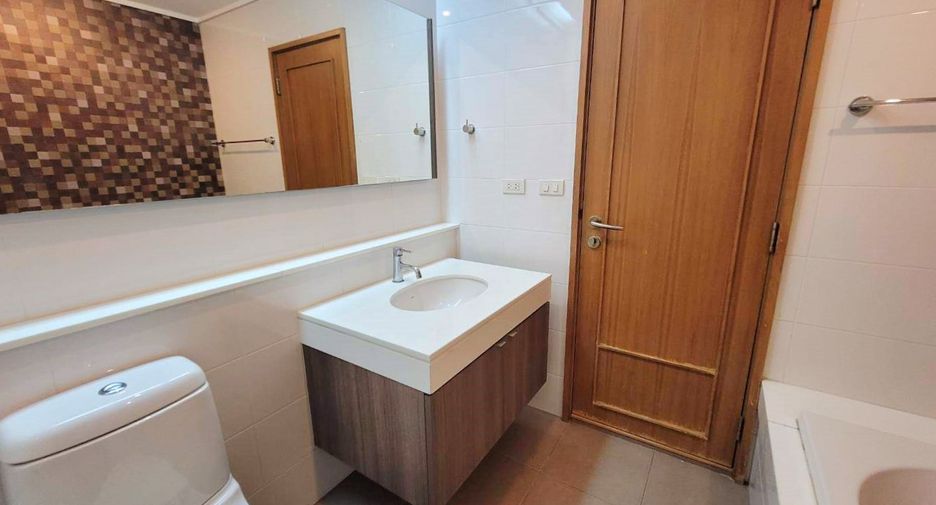For rent 3 ベッドルーム condo in Khlong Toei, Bangkok