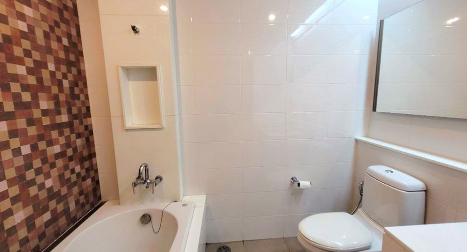 For rent 3 ベッドルーム condo in Khlong Toei, Bangkok
