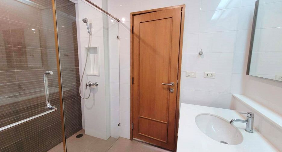 For rent 3 ベッドルーム condo in Khlong Toei, Bangkok