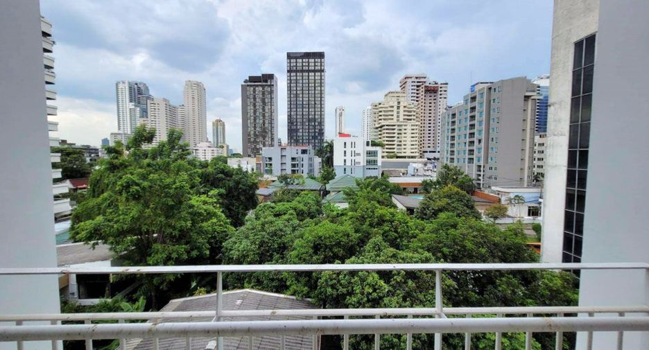 For rent 3 ベッドルーム condo in Khlong Toei, Bangkok