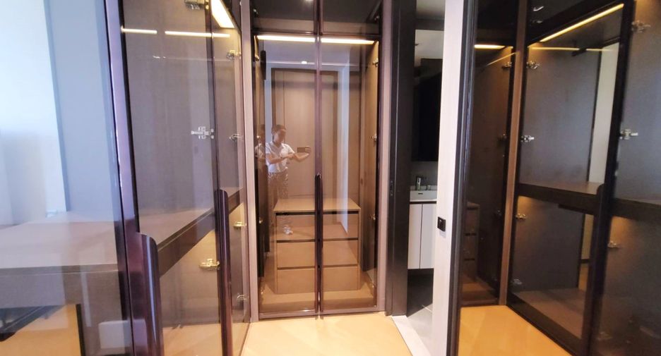 For rent 2 bedrooms condo in Watthana, Bangkok