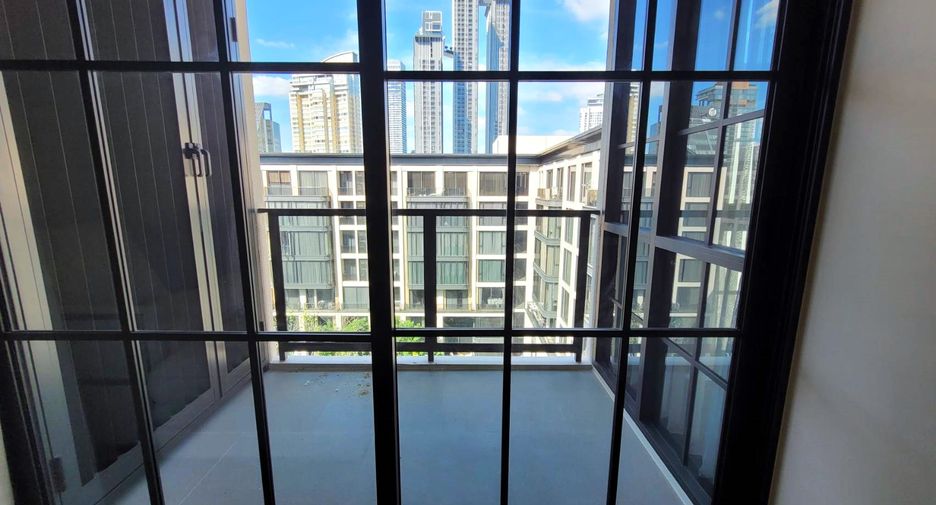 For rent 2 bedrooms condo in Watthana, Bangkok