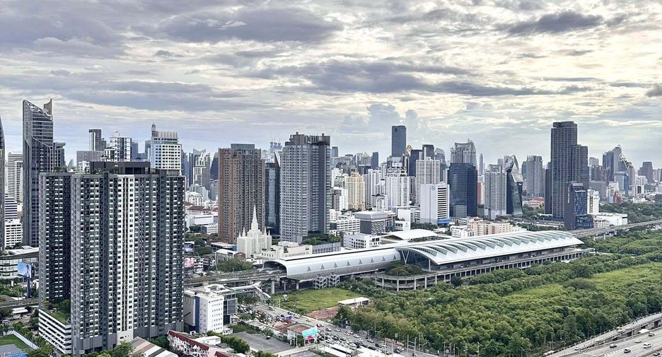For rent 1 bed condo in Huai Khwang, Bangkok