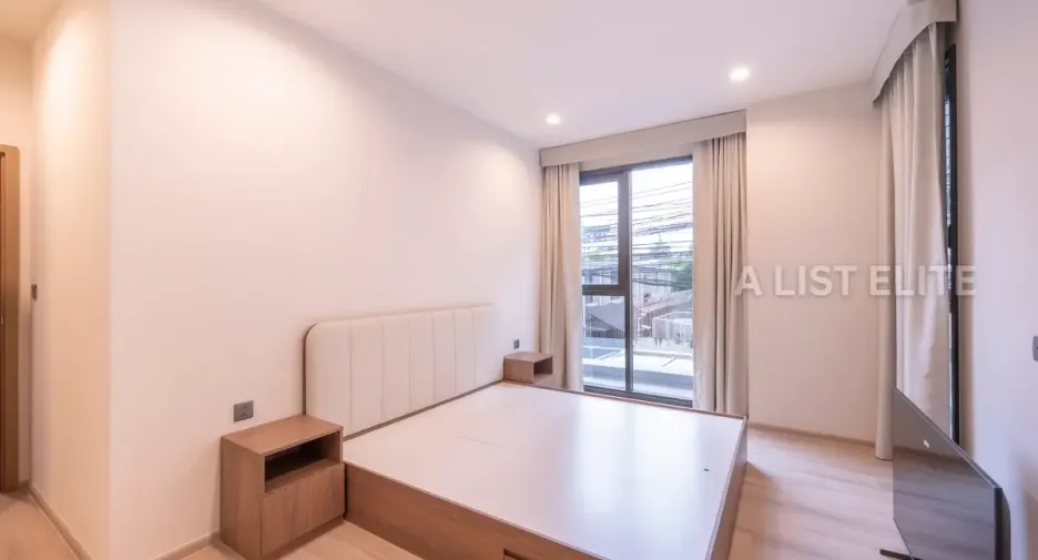 For sale 2 bedrooms condo in Huai Khwang, Bangkok
