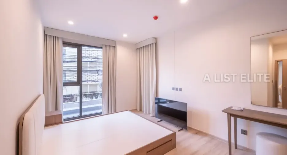 For sale 2 bedrooms condo in Huai Khwang, Bangkok