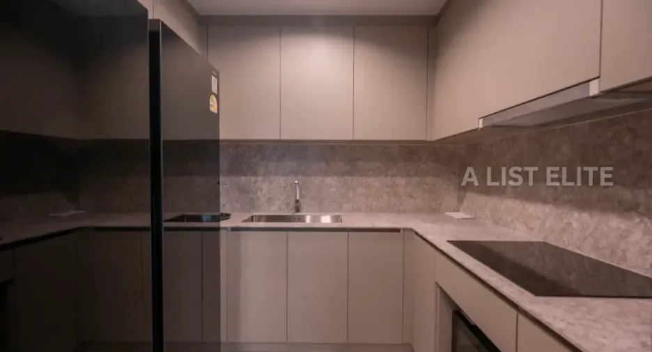 For sale 2 bedrooms condo in Huai Khwang, Bangkok