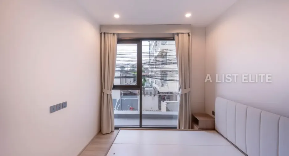 For sale 2 bedrooms condo in Huai Khwang, Bangkok