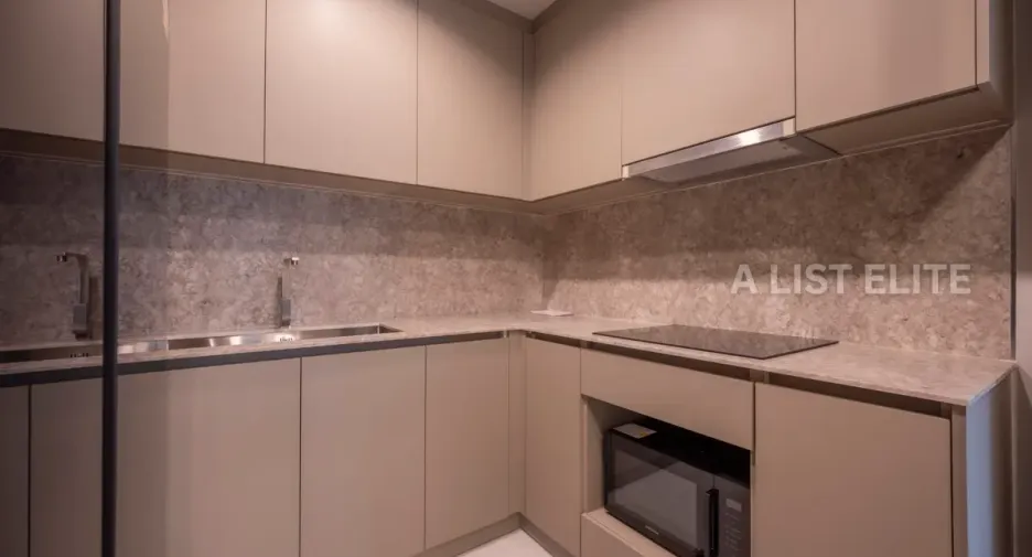 For sale 2 bedrooms condo in Huai Khwang, Bangkok