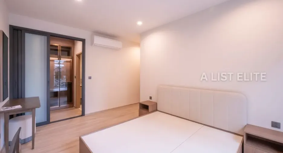 For sale 2 bedrooms condo in Huai Khwang, Bangkok