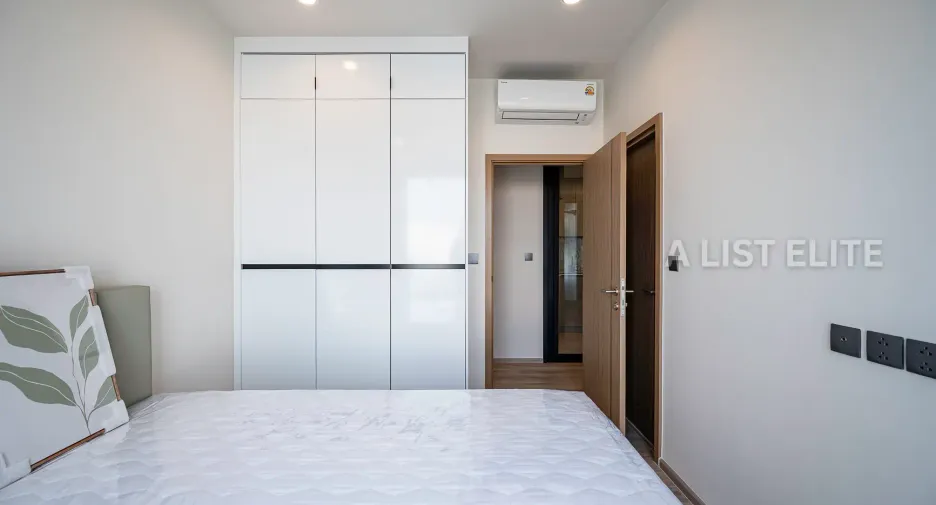 For sale 2 bedrooms condo in Huai Khwang, Bangkok