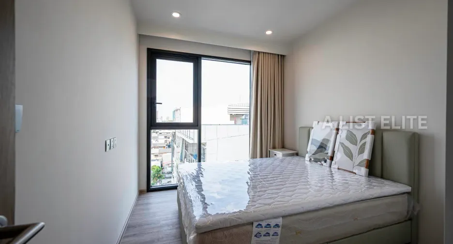 For sale 2 bedrooms condo in Huai Khwang, Bangkok