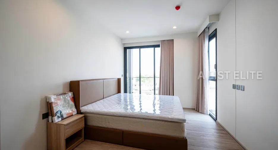 For sale 2 bedrooms condo in Huai Khwang, Bangkok