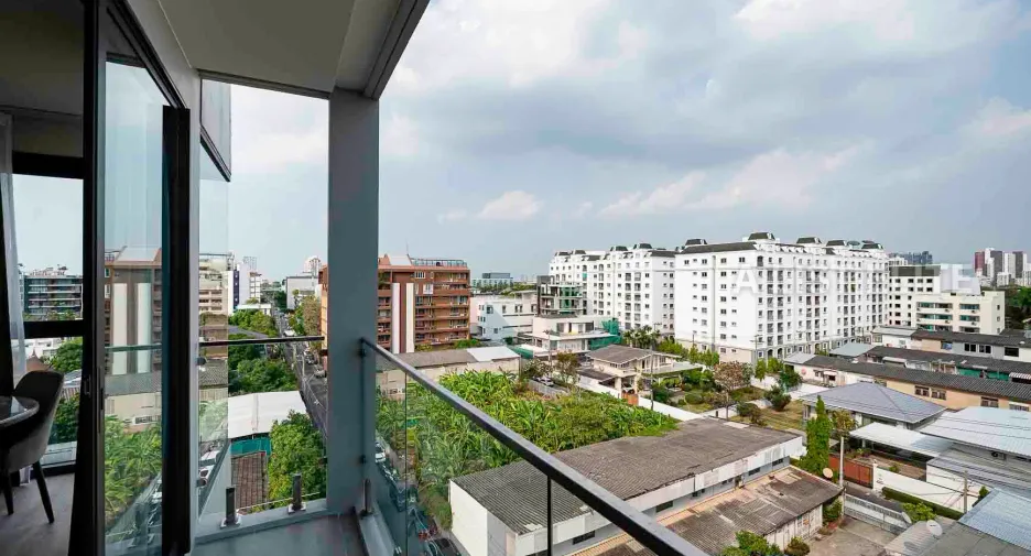 For sale 2 bedrooms condo in Huai Khwang, Bangkok