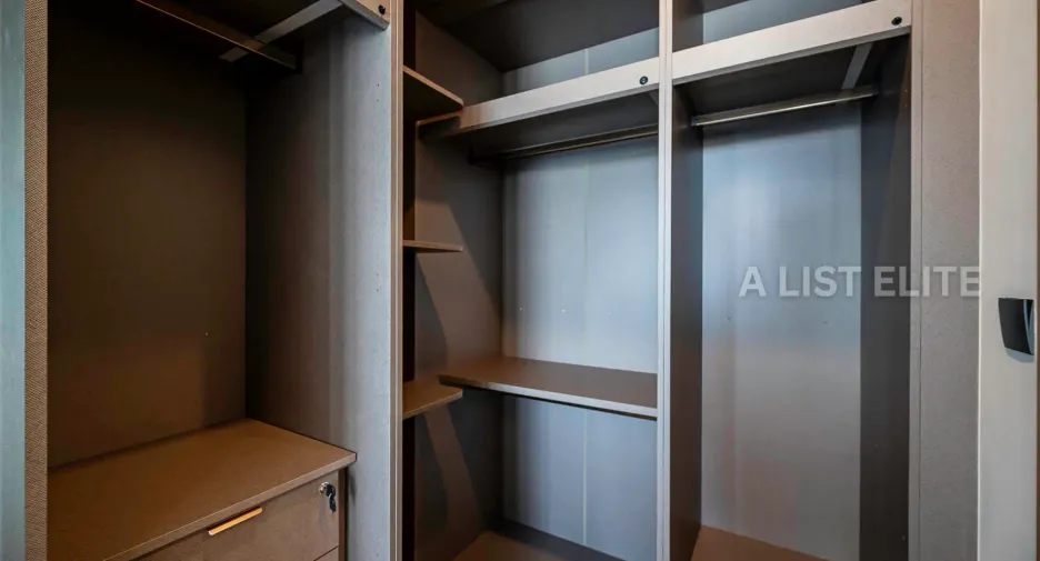 For sale 2 bedrooms condo in Huai Khwang, Bangkok