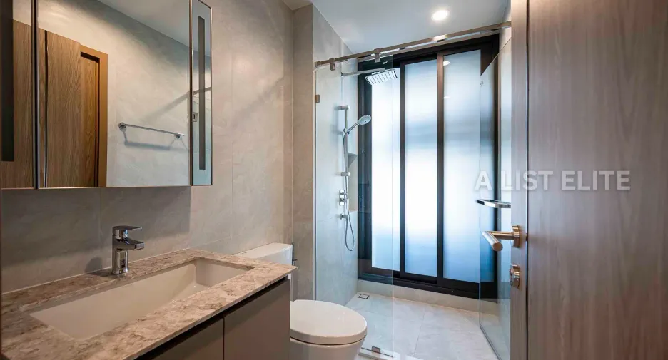 For sale 2 bedrooms condo in Huai Khwang, Bangkok