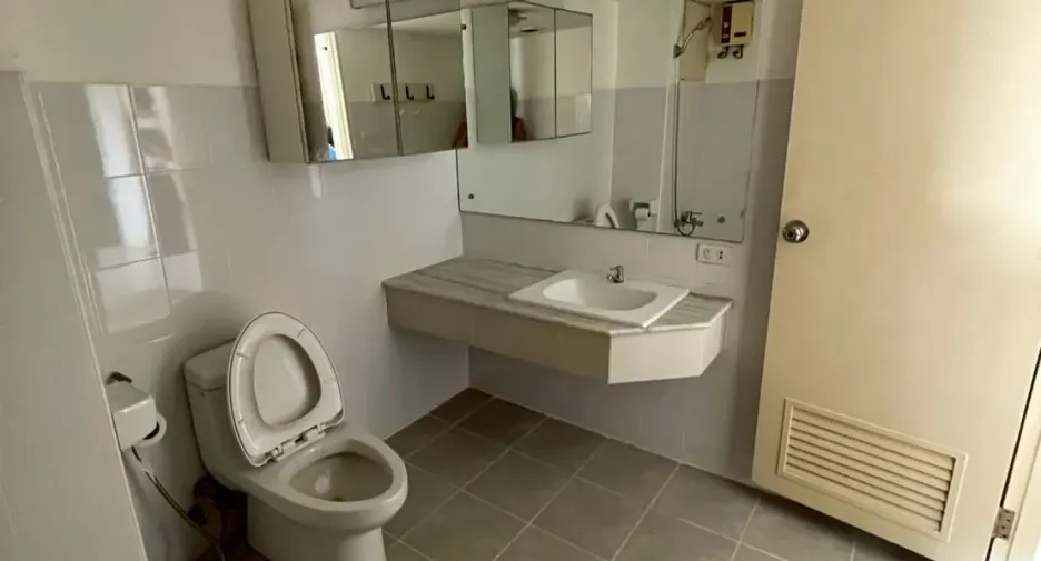 For sale 2 bedrooms condo in Bang Kapi, Bangkok