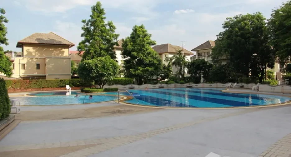For sale 2 bedrooms condo in Bang Kapi, Bangkok