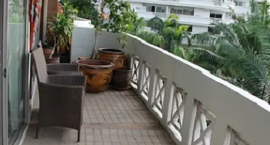 For sale 2 bedrooms condo in Bang Kapi, Bangkok