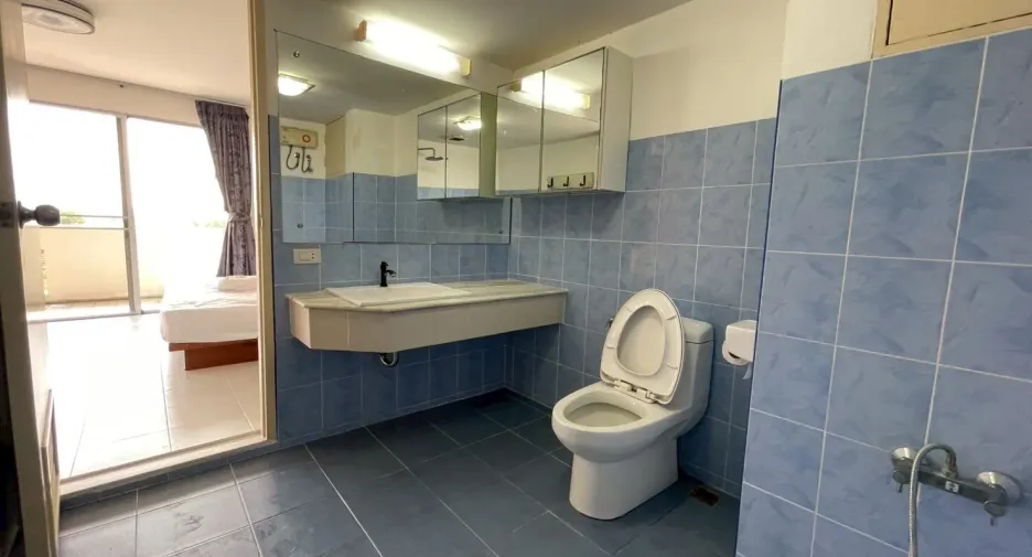 For sale 2 bedrooms condo in Bang Kapi, Bangkok