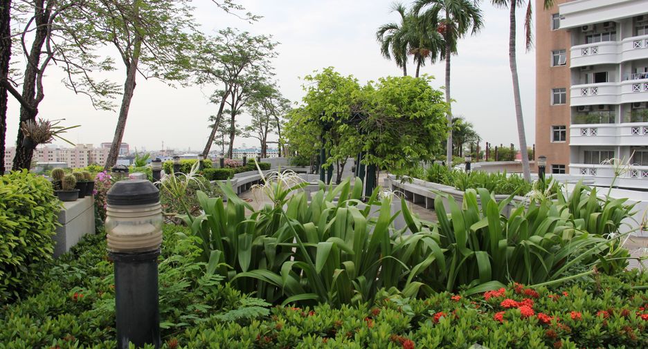For sale 2 bedrooms condo in Bang Kapi, Bangkok