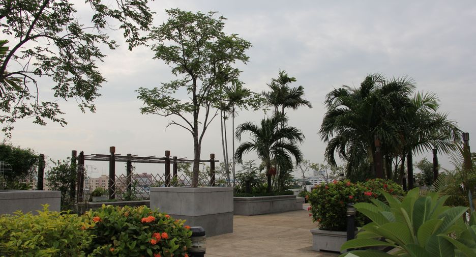 For sale 2 bedrooms condo in Bang Kapi, Bangkok
