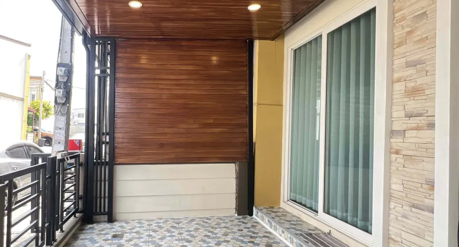 For rent 3 bedrooms townhouse in Prawet, Bangkok