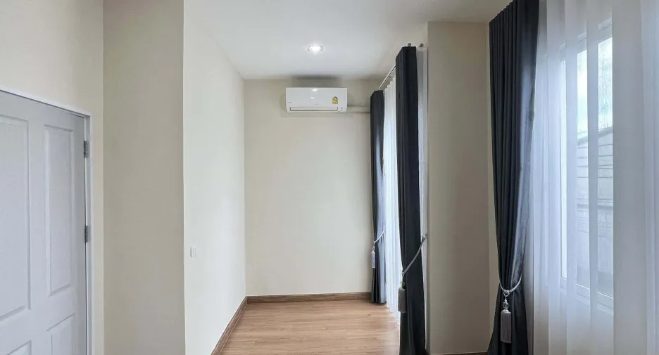 For rent 3 bedrooms townhouse in Prawet, Bangkok