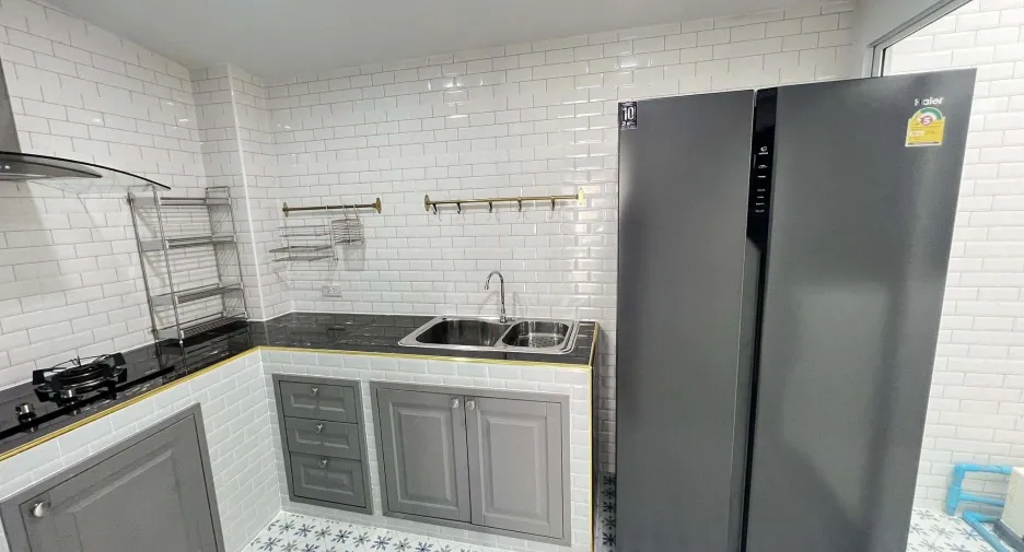 For rent 3 bedrooms townhouse in Prawet, Bangkok