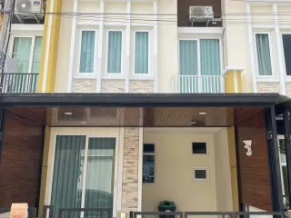 Reihenhaus zur Miete mit 3 Zimmer in Prawet, Bangkok
