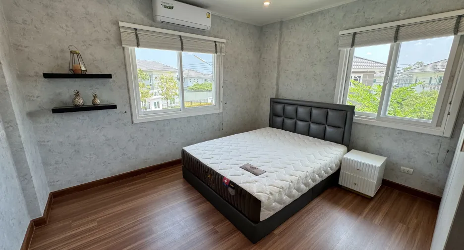 For sale 4 bedrooms house in Mueang Udon Thani, Udon Thani
