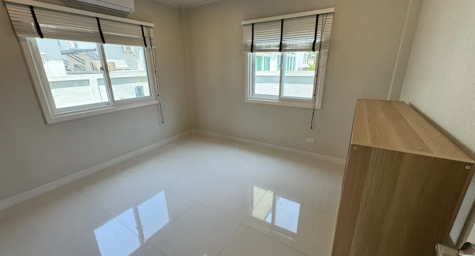 For sale 4 bedrooms house in Mueang Udon Thani, Udon Thani