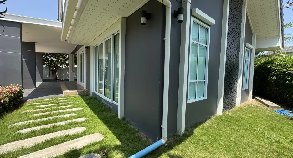 For sale 4 bedrooms house in Mueang Udon Thani, Udon Thani