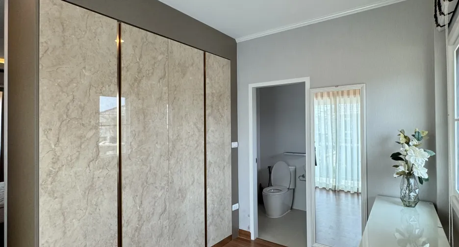 For sale 4 bedrooms house in Mueang Udon Thani, Udon Thani