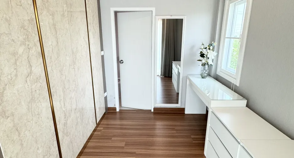 For sale 4 bedrooms house in Mueang Udon Thani, Udon Thani