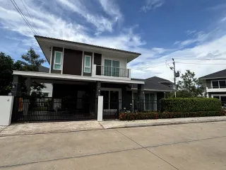 Продажа 4 спальни дом в Mueang Udon Thani, Удонтани