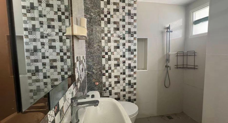 For sale 4 bedrooms townhouse in Bang Lamung, Chonburi
