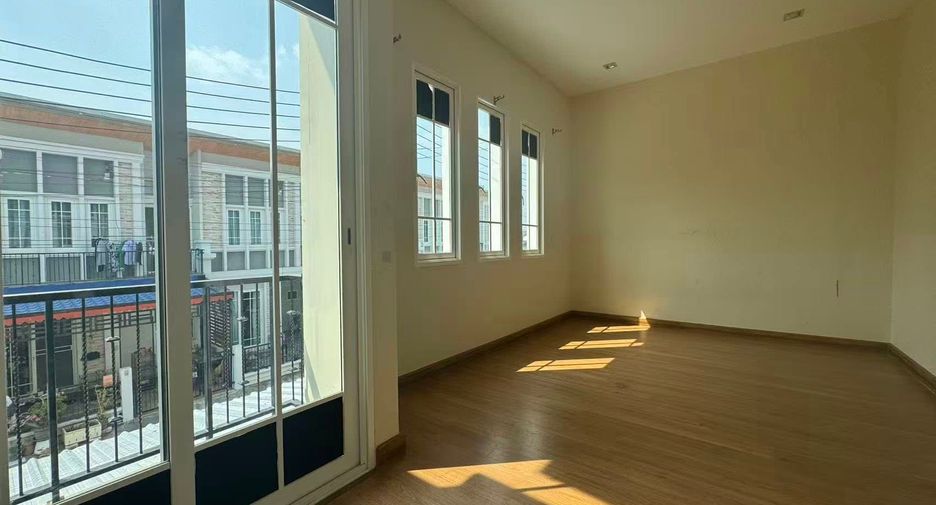 For sale 4 bedrooms townhouse in Bang Lamung, Chonburi