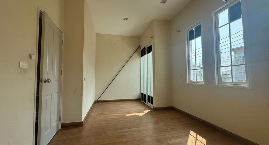 For sale 4 bedrooms townhouse in Bang Lamung, Chonburi