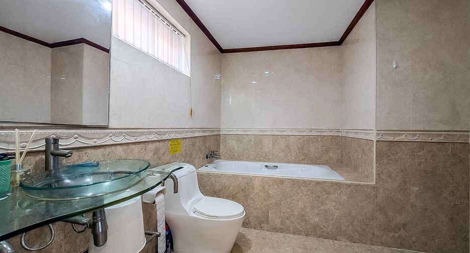For rent 4 bedrooms house in Bang Lamung, Chonburi