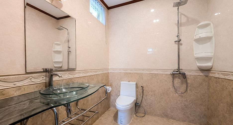 For rent 4 bedrooms house in Bang Lamung, Chonburi