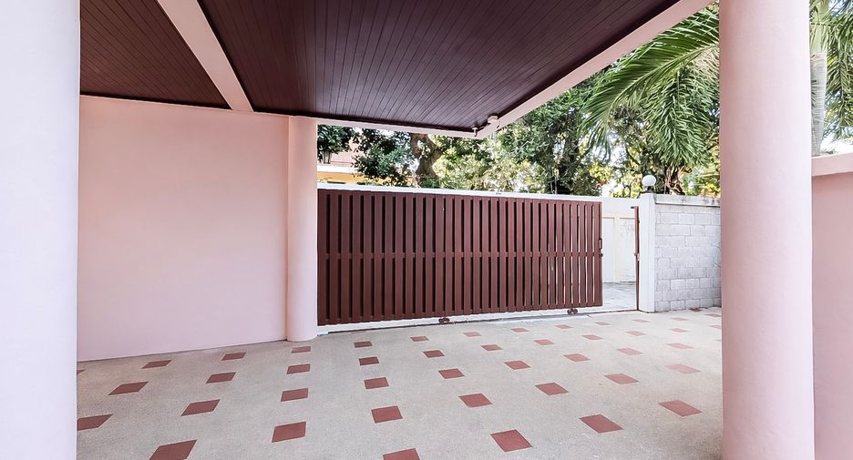 For rent 4 bedrooms house in Bang Lamung, Chonburi