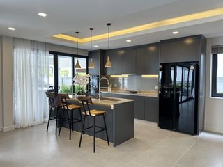 Casa en alquiler de 4 habitaciones en Bang Lamung, Chonburi
