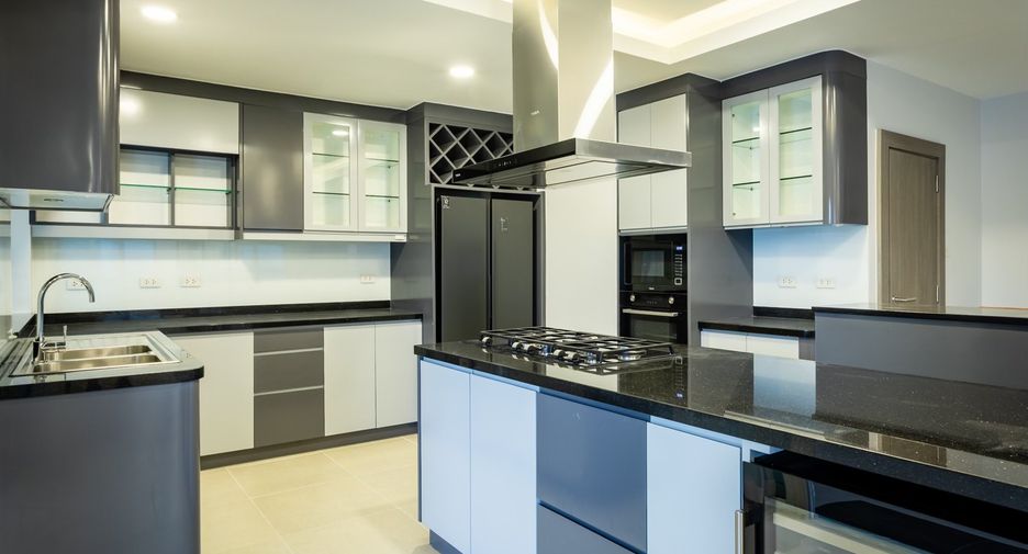 Haus zur Miete mit 4 Zimmer in Bang Lamung, Chonburi