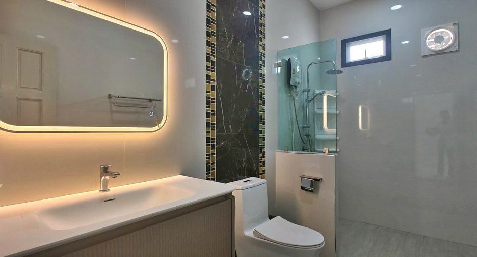 Haus zum Kauf mit 4 Zimmer in Bang Lamung, Chonburi