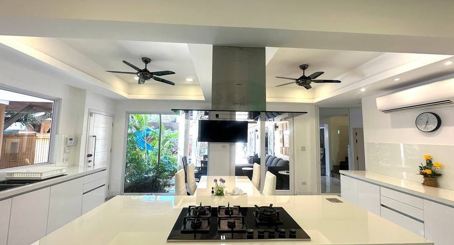For sale 4 bedrooms house in Bang Lamung, Chonburi