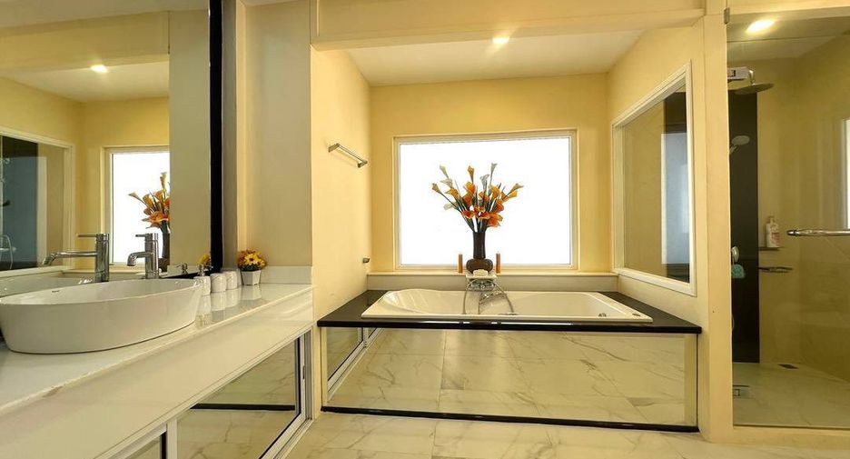 For sale 4 bedrooms house in Bang Lamung, Chonburi
