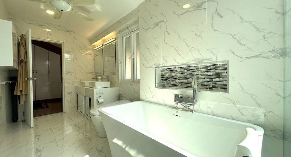 For sale 4 bedrooms house in Bang Lamung, Chonburi